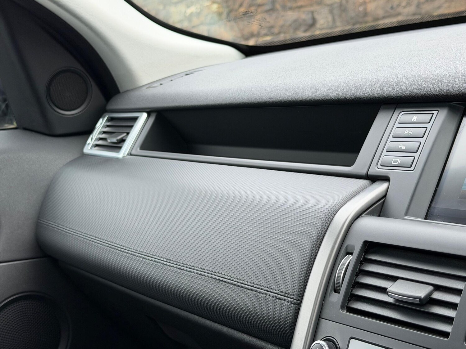 Used Land Rover Discovery Sport 2018 for sale - 76349379: Photo 52