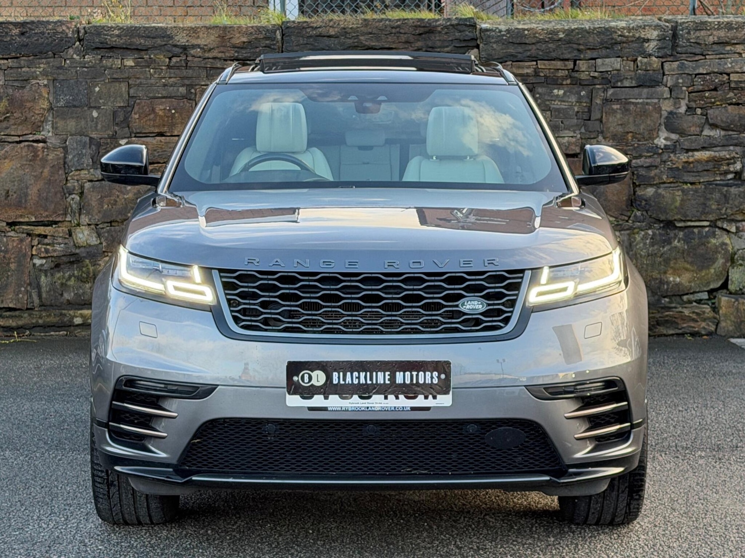 Used Land Rover Range Rover Velar 2018 for sale - 76886096: Photo 2