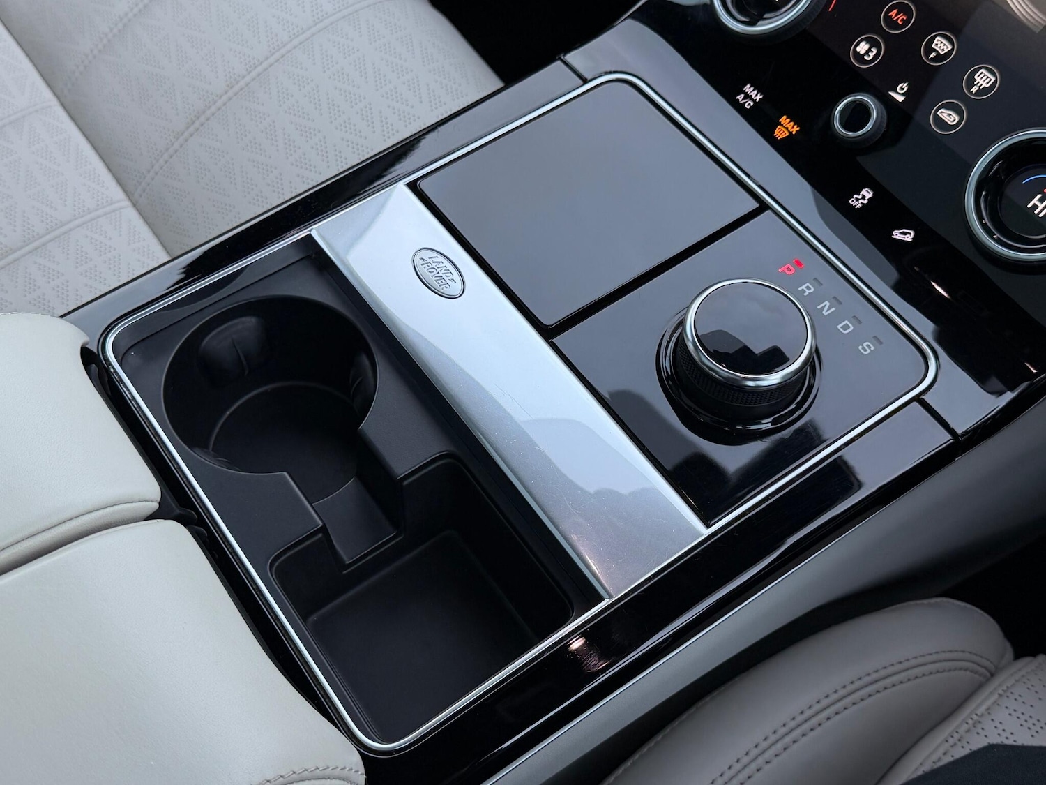 Used Land Rover Range Rover Velar 2018 for sale - 76886096: Photo 45