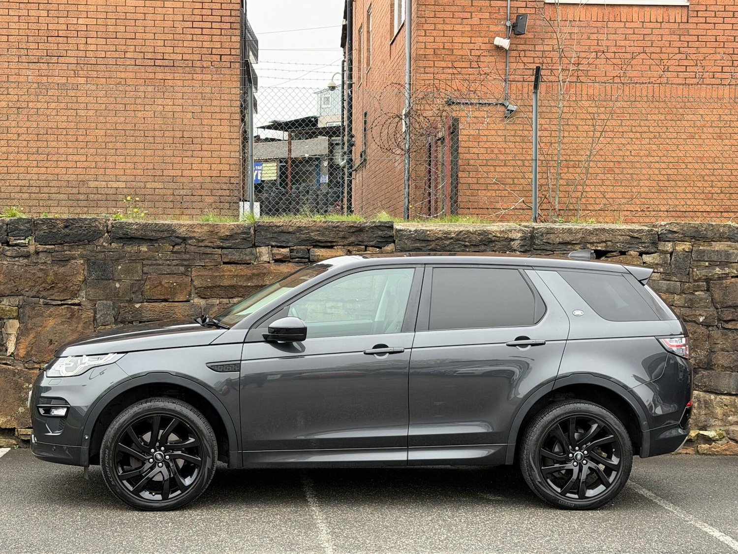 Used Land Rover Discovery Sport 2018 for sale - 76349711: Photo 4