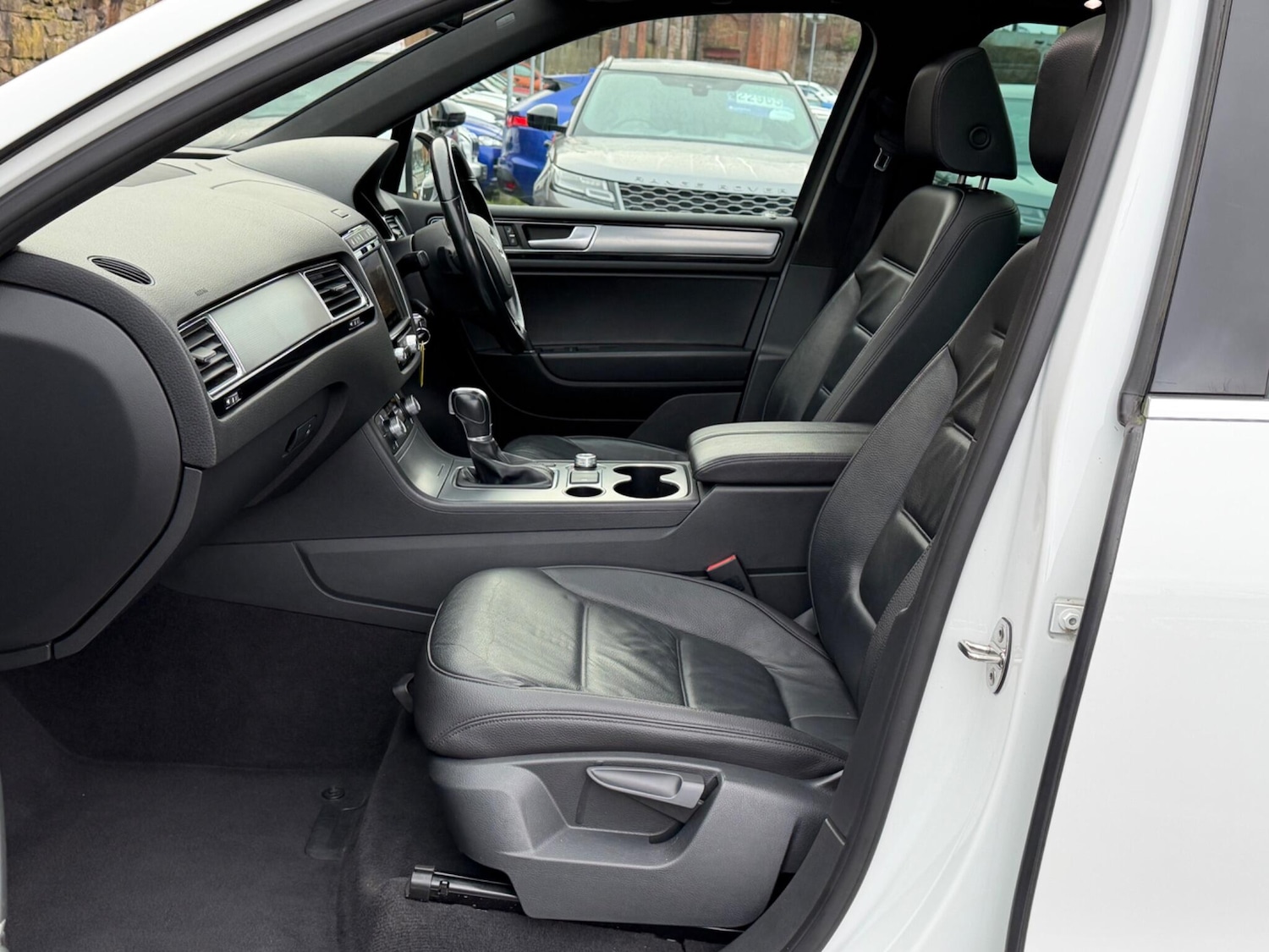 Used Volkswagen Touareg 2015 for sale - 77242287: Photo 16