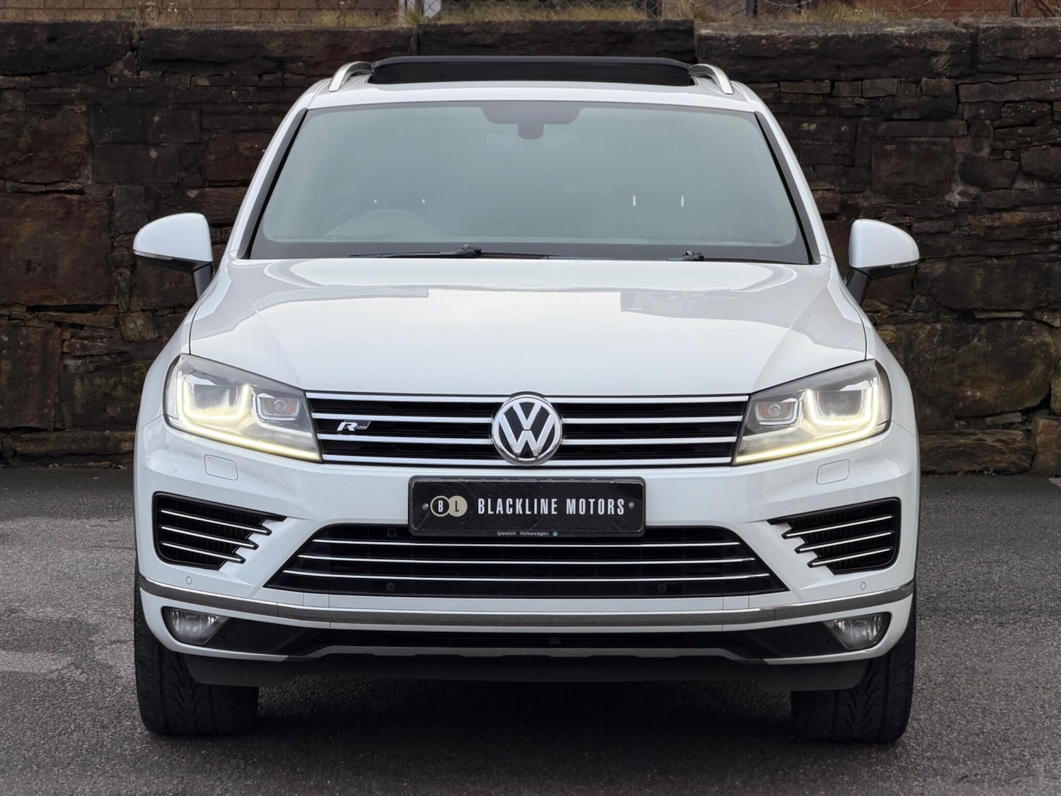 Used Volkswagen Touareg 2015 for sale - 77242287: Photo 2