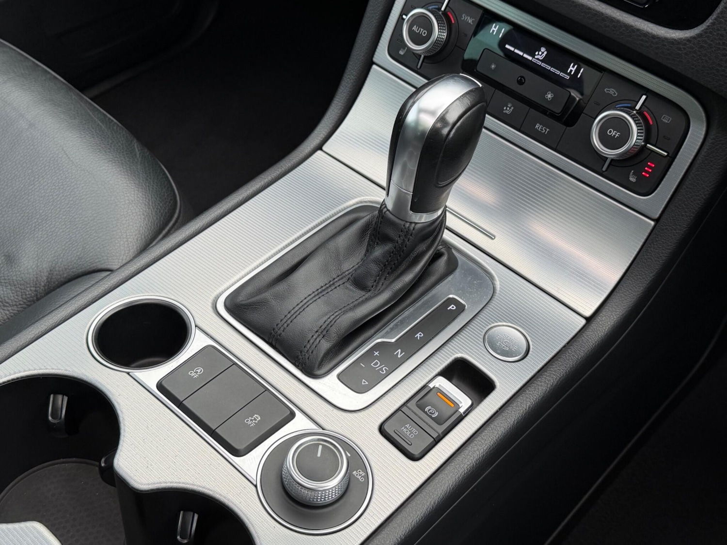 Used Volkswagen Touareg 2015 for sale - 77242287: Photo 43