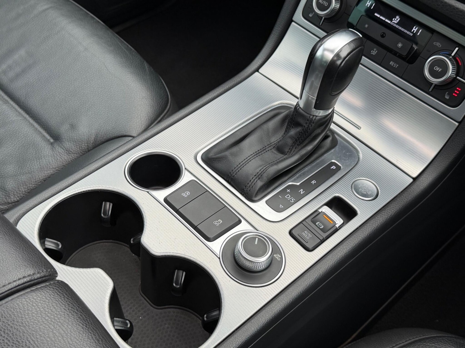 Used Volkswagen Touareg 2015 for sale - 77242287: Photo 44