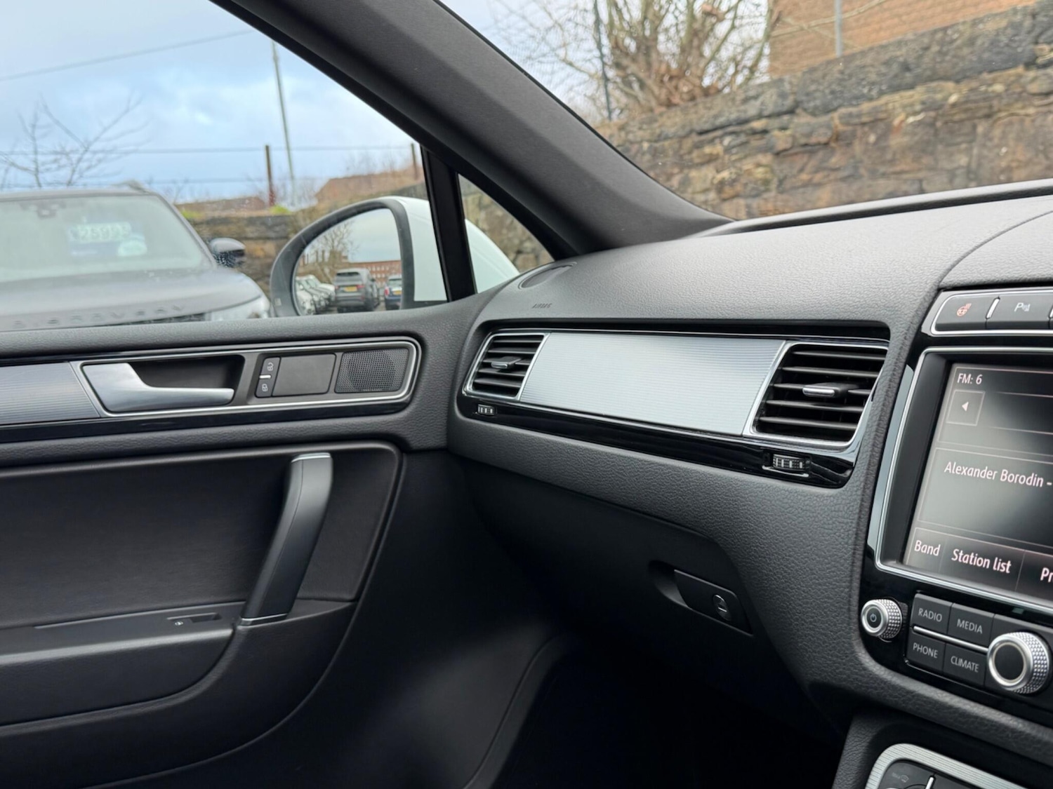 Used Volkswagen Touareg 2015 for sale - 77242287: Photo 53