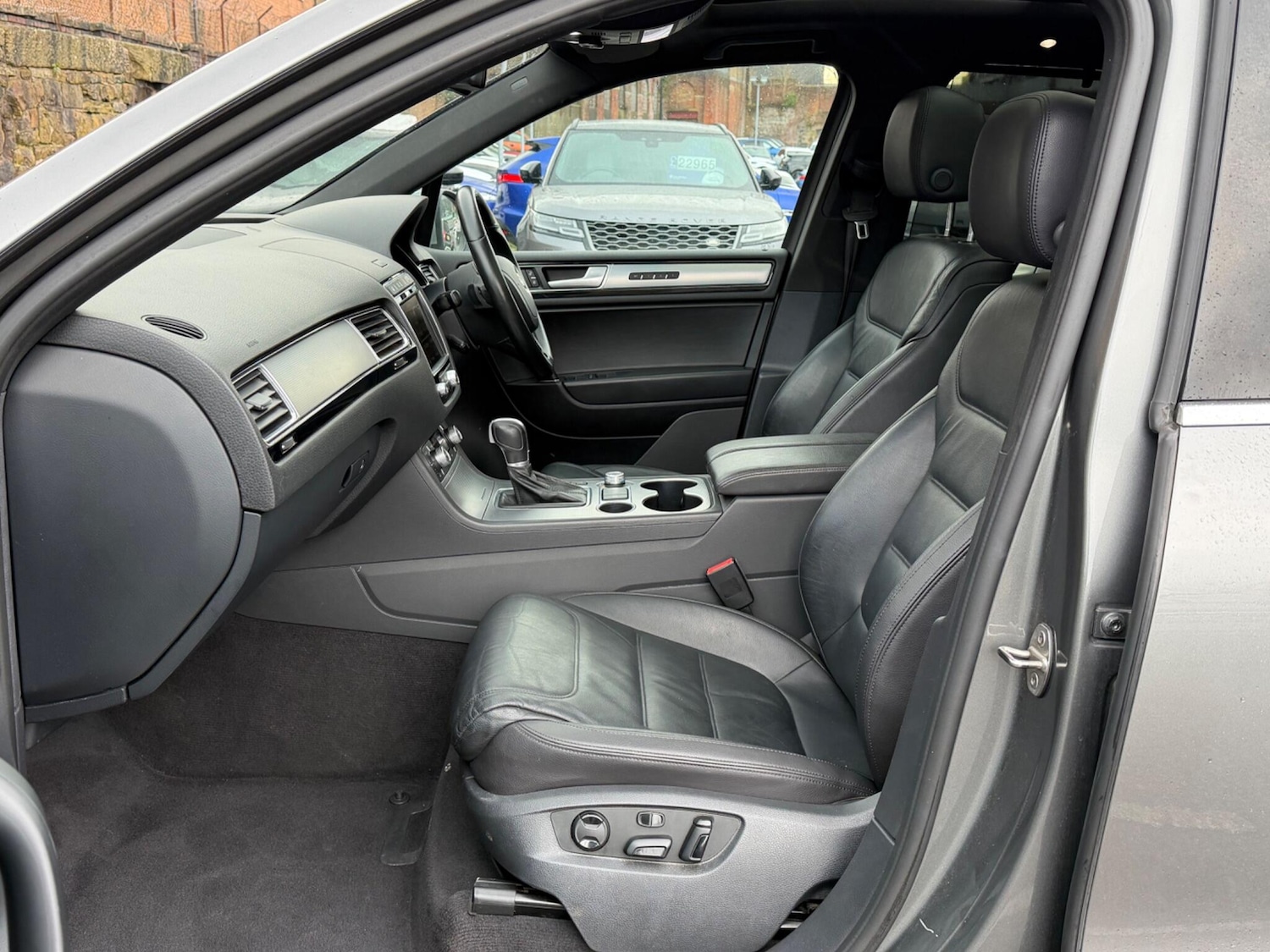 Used Volkswagen Touareg 2016 for sale - 77345671: Photo 17