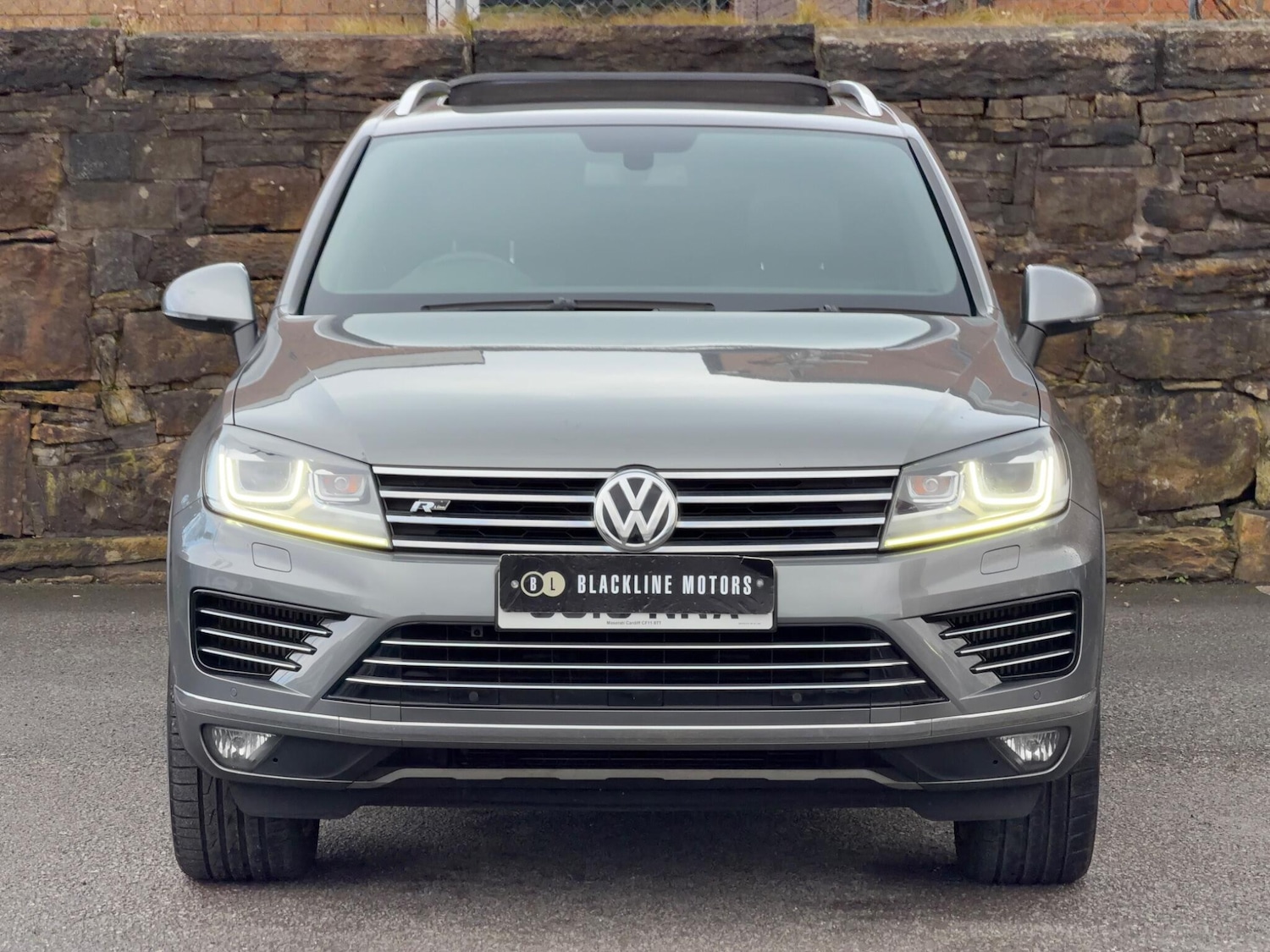 Used Volkswagen Touareg 2016 for sale - 77345671: Photo 2