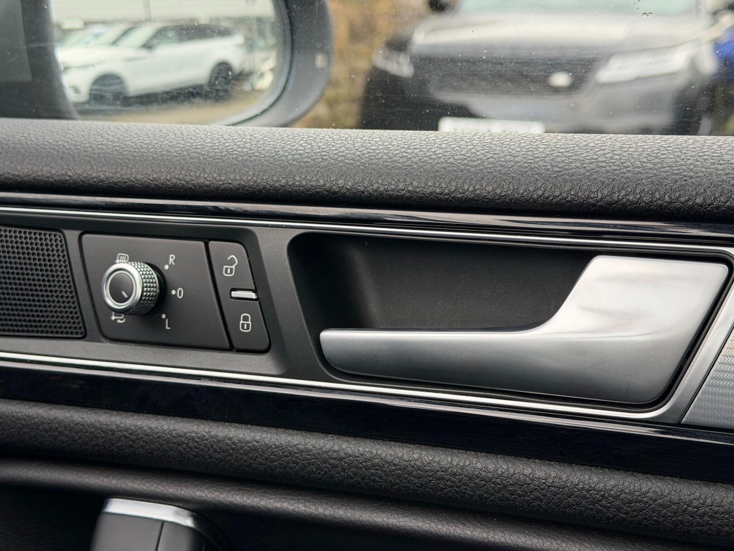 Used Volkswagen Touareg 2016 for sale - 77345671: Photo 50