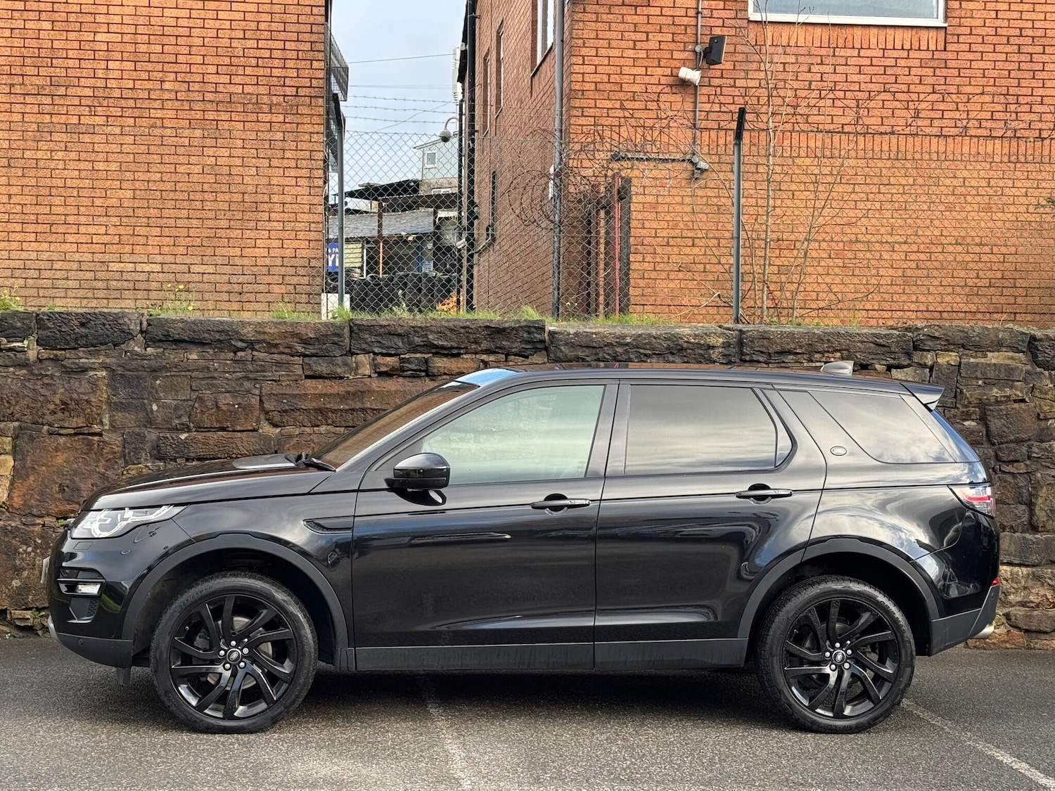 Used Land Rover Discovery Sport 2017 for sale - 76336921: Photo 27