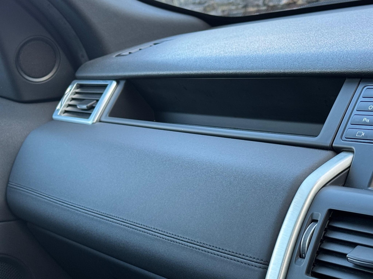 Used Land Rover Discovery Sport 2017 for sale - 76336921: Photo 68
