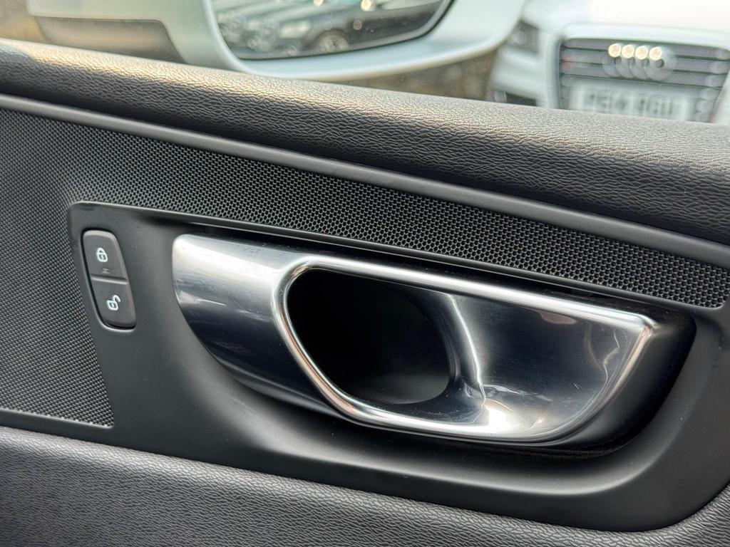 Used Volvo XC60 2018 for sale - 76161049: Photo 44