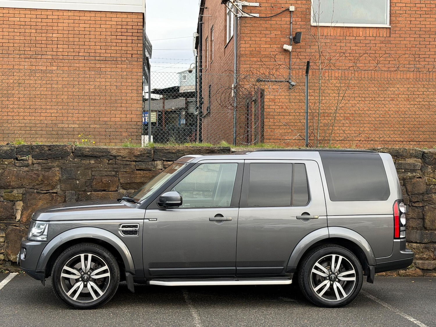 Used Land Rover Discovery 2014 for sale - 76992445: Photo 4