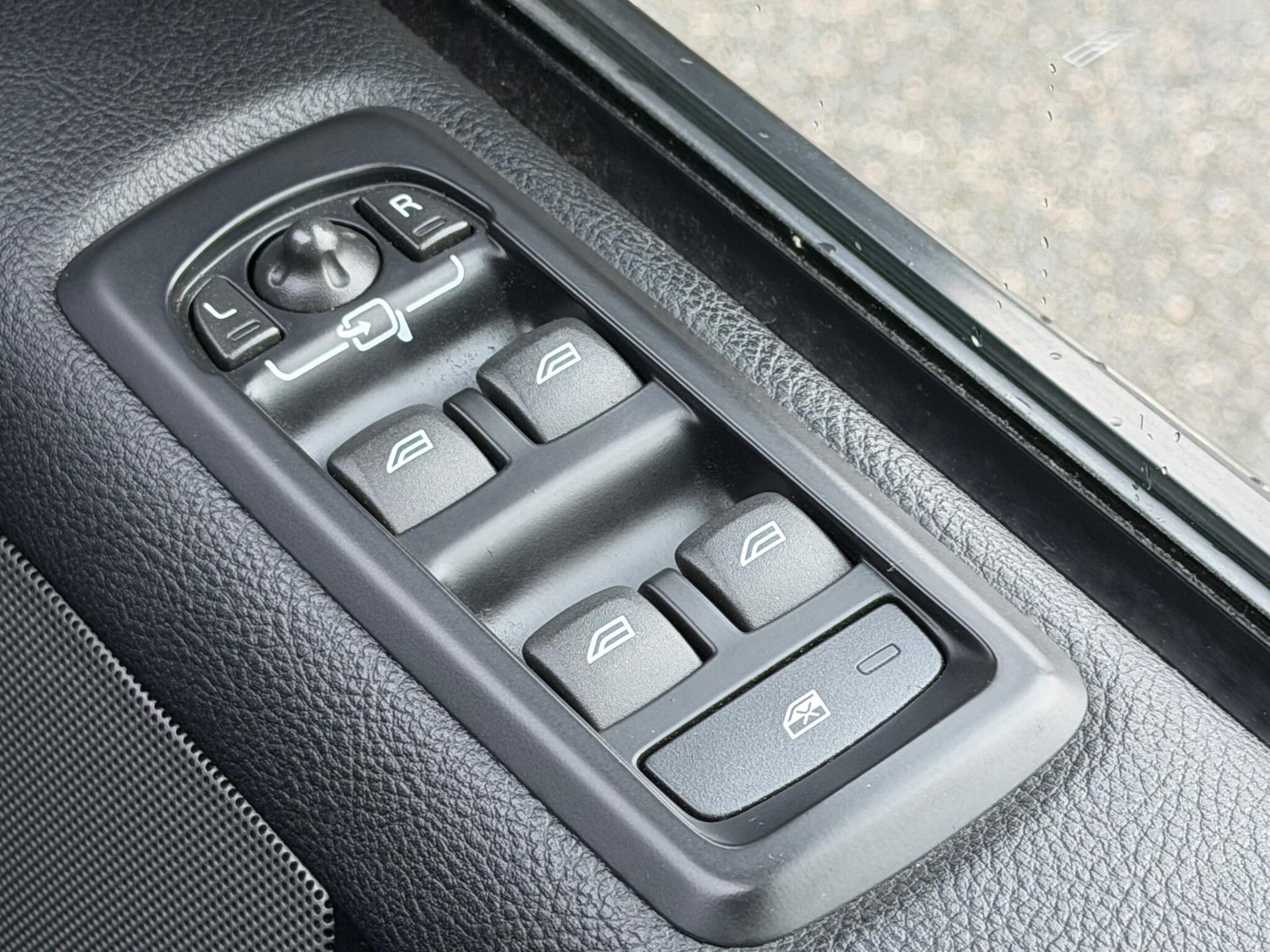 Used Land Rover Discovery 2014 for sale - 76992445: Photo 47