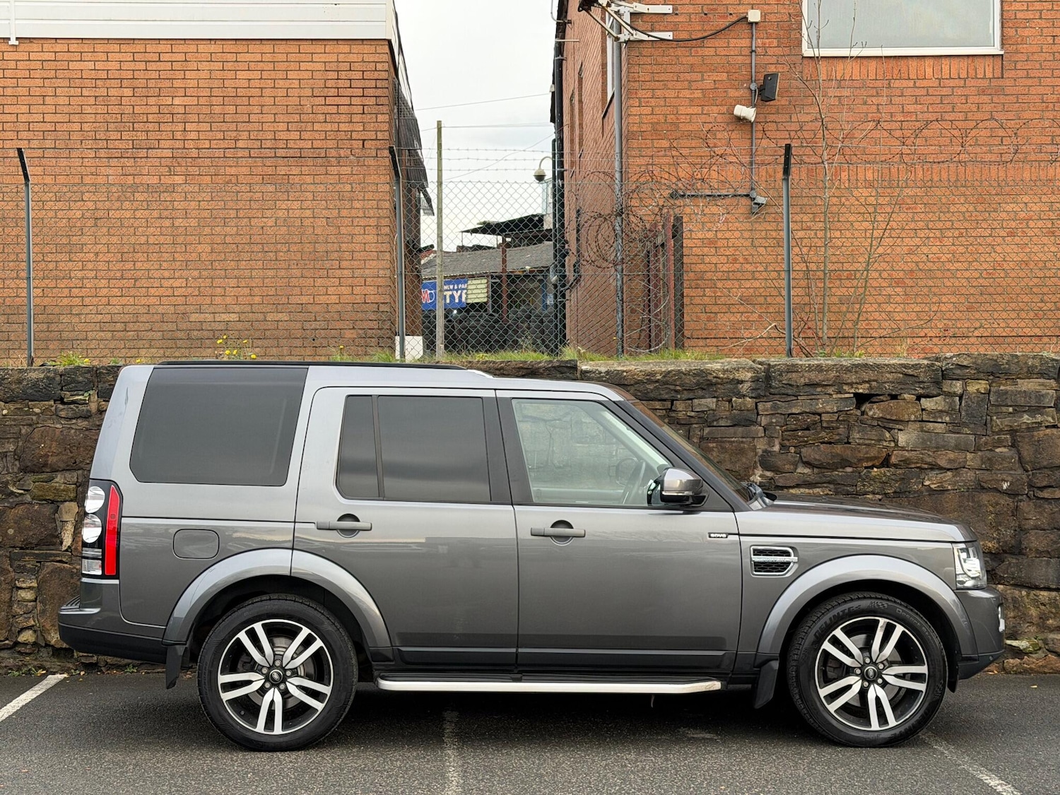 Used Land Rover Discovery 2014 for sale - 76992445: Photo 8