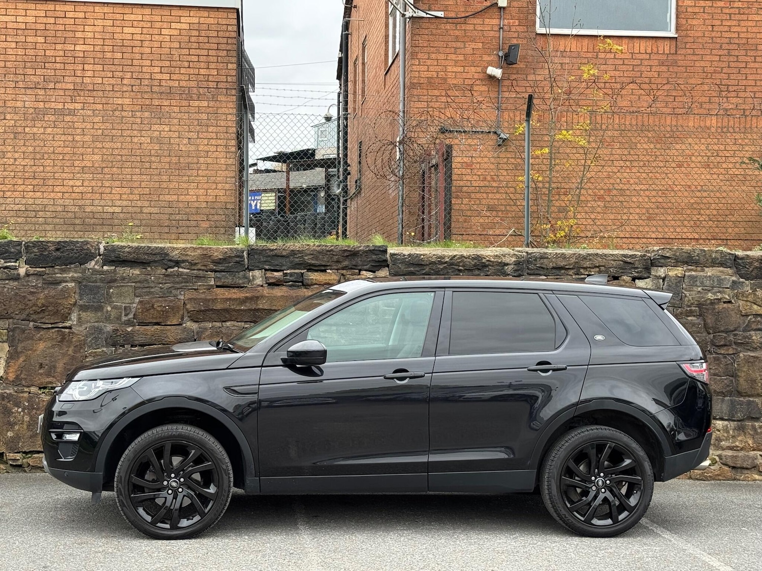 Used Land Rover Discovery Sport for sale - 76658393: Photo 4
