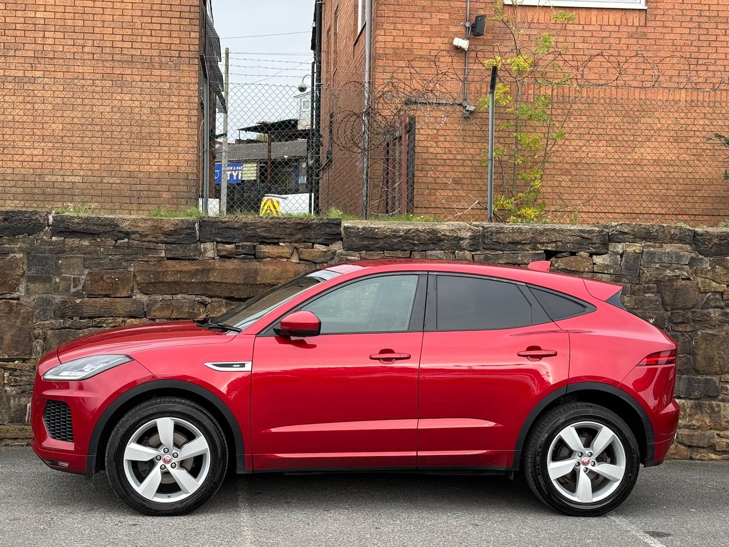 Used Jaguar E-Pace 2019 for sale - 76989270: Photo 4