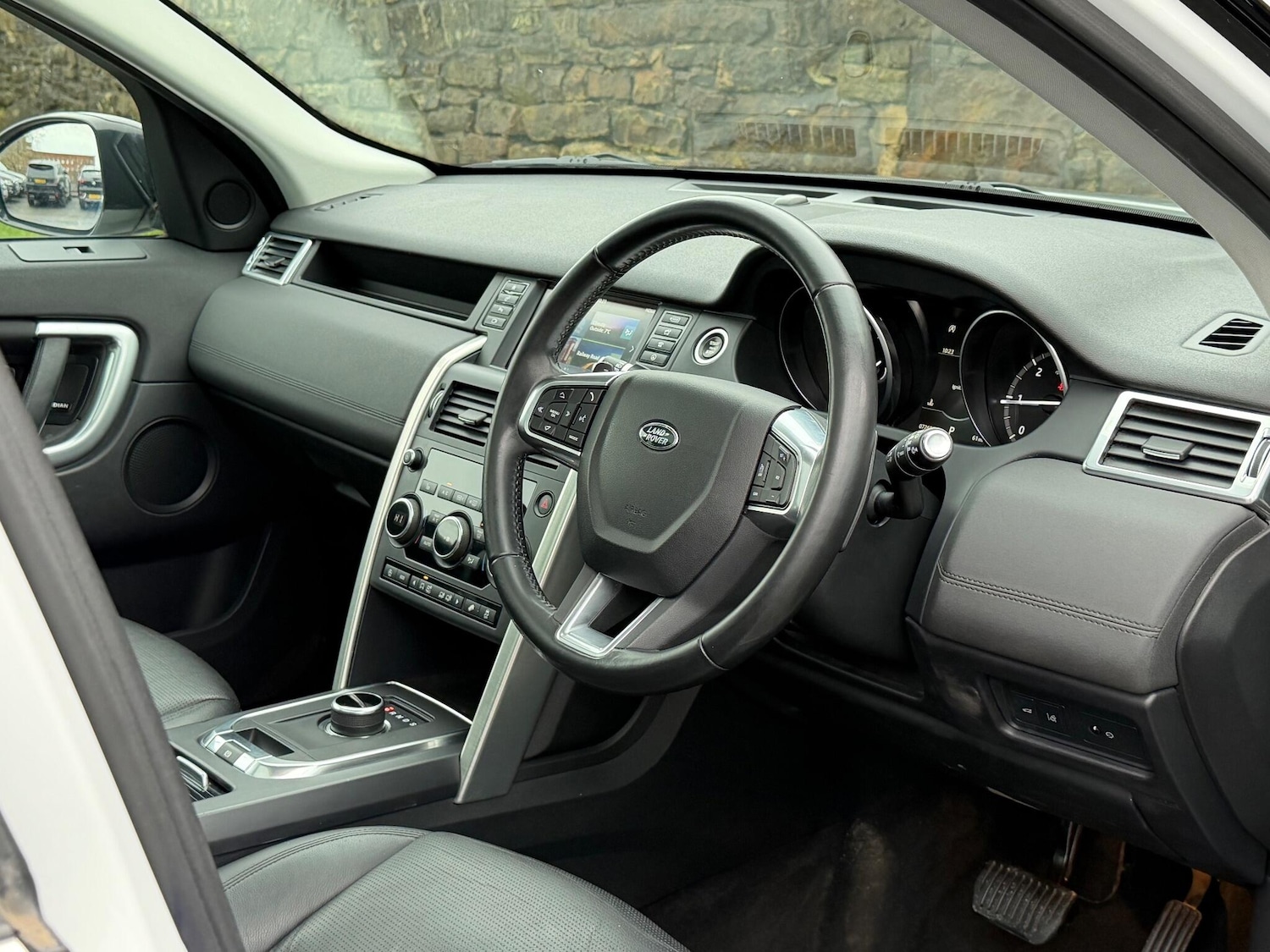 Used Land Rover Discovery Sport 2017 for sale - 76925908: Photo 11