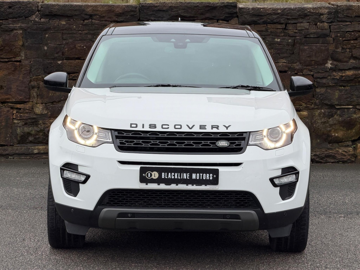 Used Land Rover Discovery Sport 2017 for sale - 76925908: Photo 2