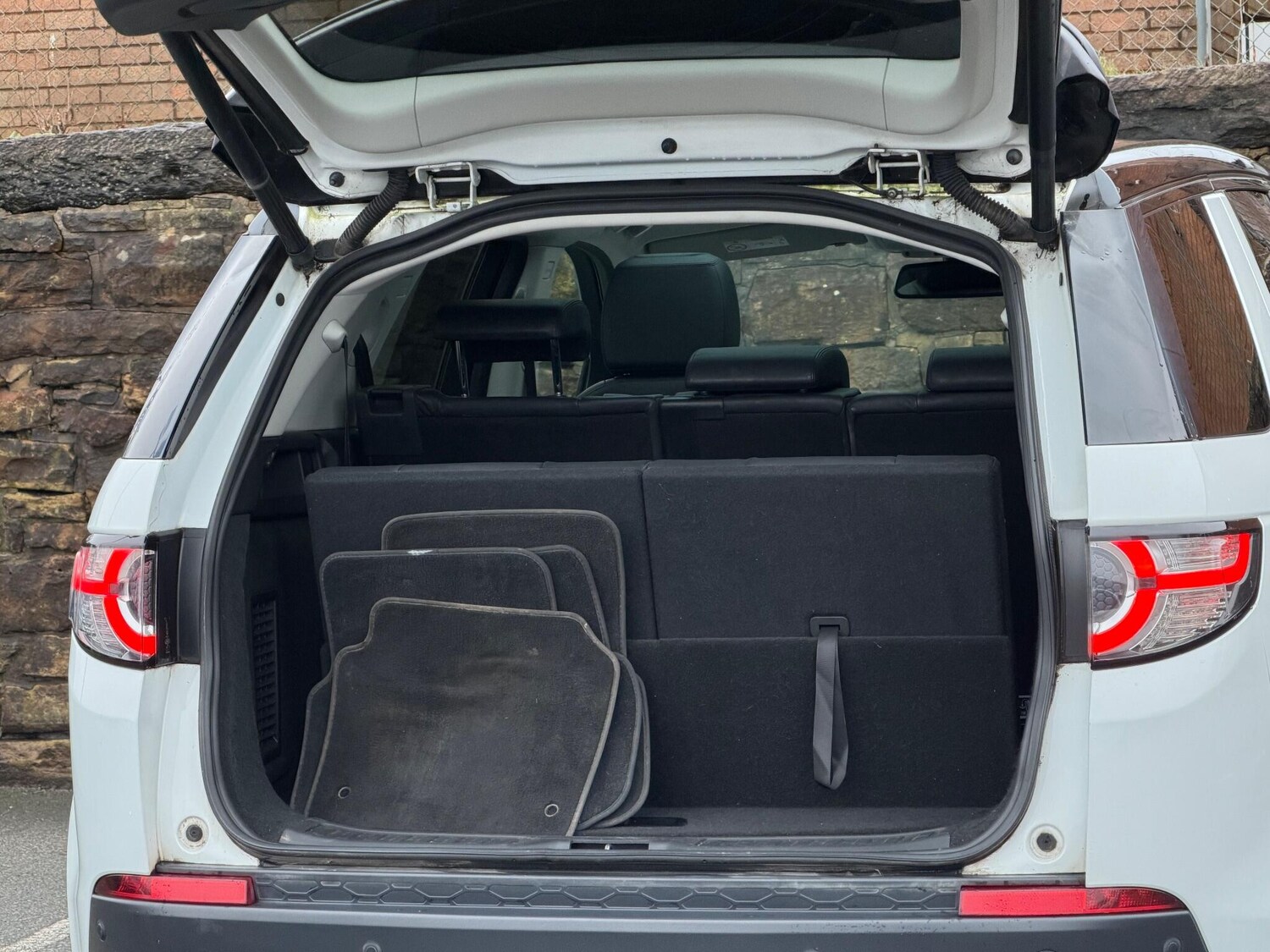 Used Land Rover Discovery Sport 2017 for sale - 76925908: Photo 21