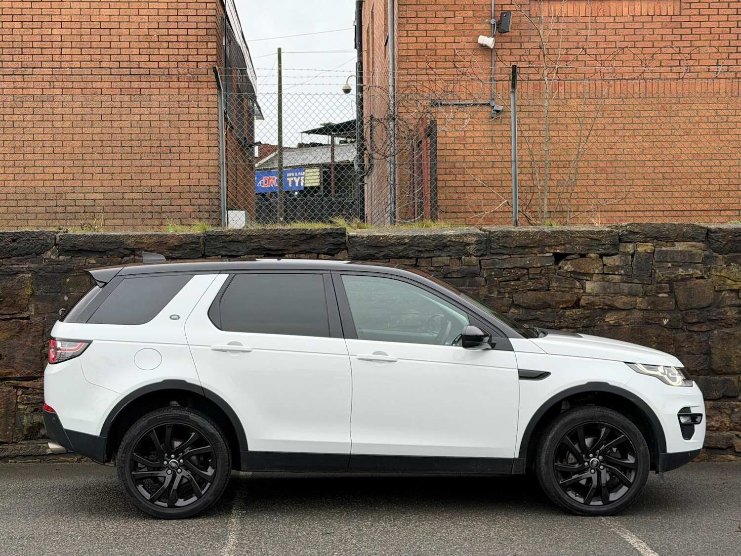Used Land Rover Discovery Sport 2017 for sale - 76925908: Photo 8