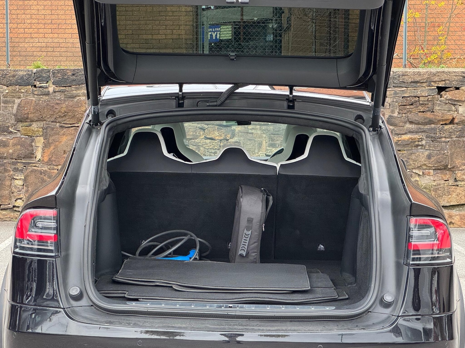 Used Tesla Model X 2017 for sale - 76227449: Photo 17