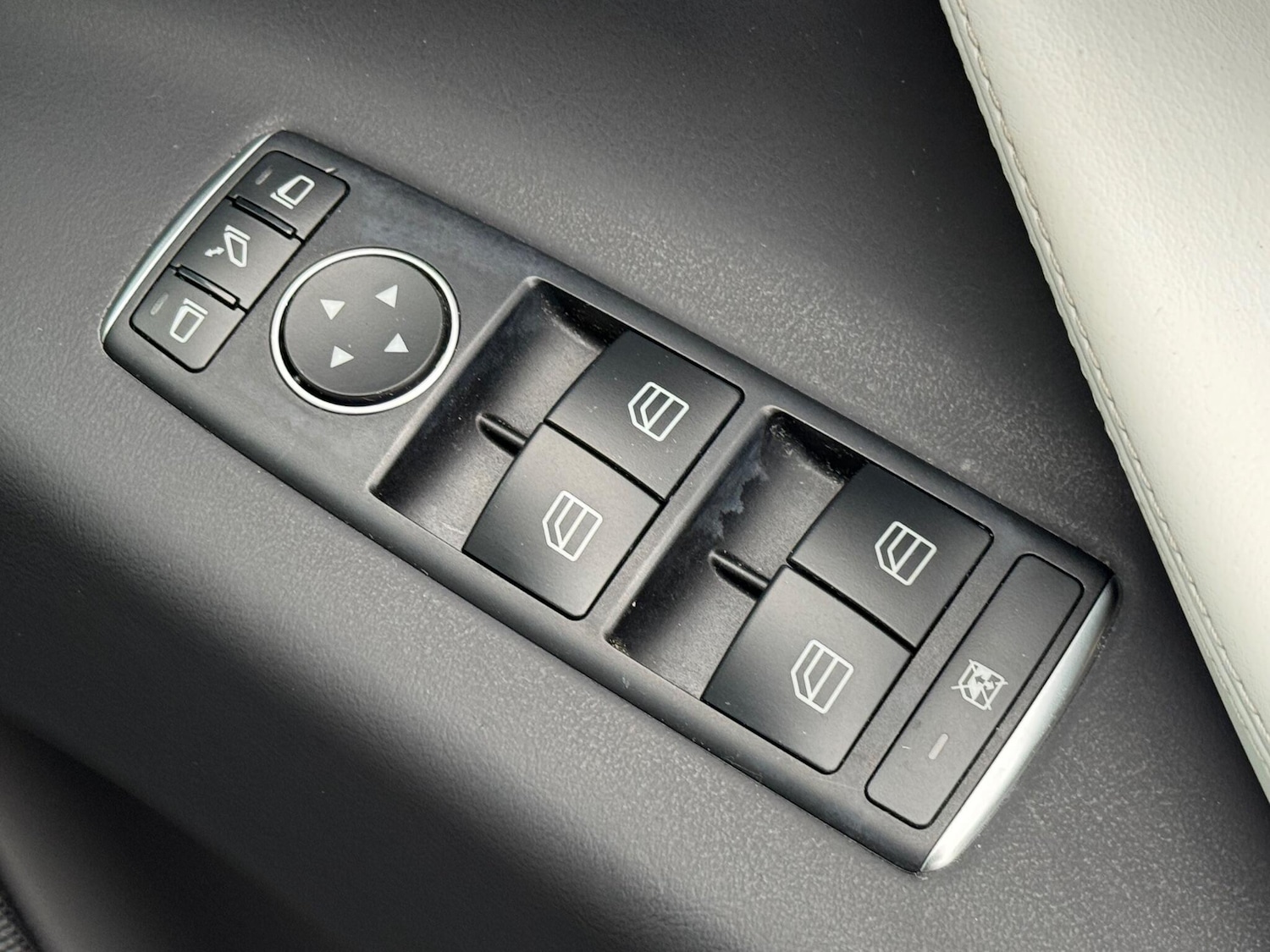 Used Tesla Model X 2017 for sale - 76227449: Photo 34