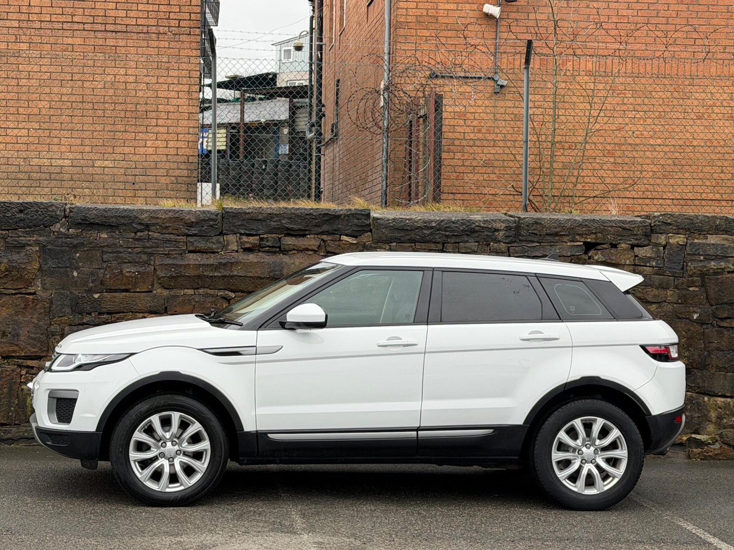Used Land Rover Range Rover Evoque 2015 for sale - 77625823: Photo 4