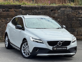 Used Volvo V40 Cross Country 2017 for sale - 79471534: Photo