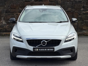 Used Volvo V40 Cross Country 2017 for sale - 79471534: Photo