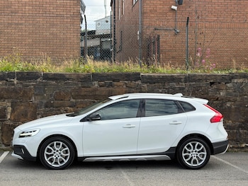 Used Volvo V40 Cross Country 2017 for sale - 79471534: Photo