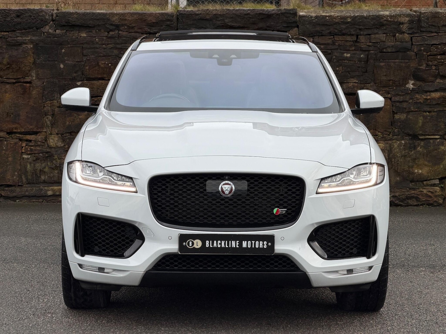 Used Jaguar F-Pace 2016 for sale - 77119748: Photo 2