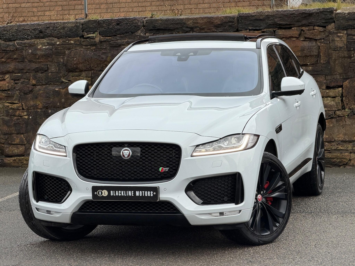 Used Jaguar F-Pace 2016 for sale - 77119748: Photo 3
