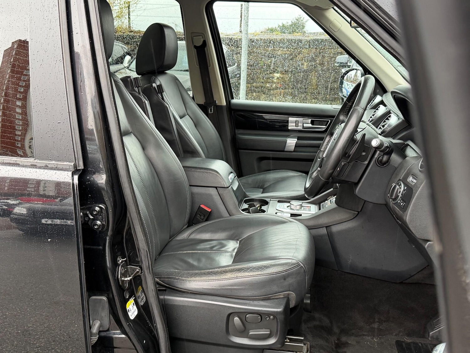 Used Land Rover Discovery 4 2015 for sale - 76781403: Photo 15