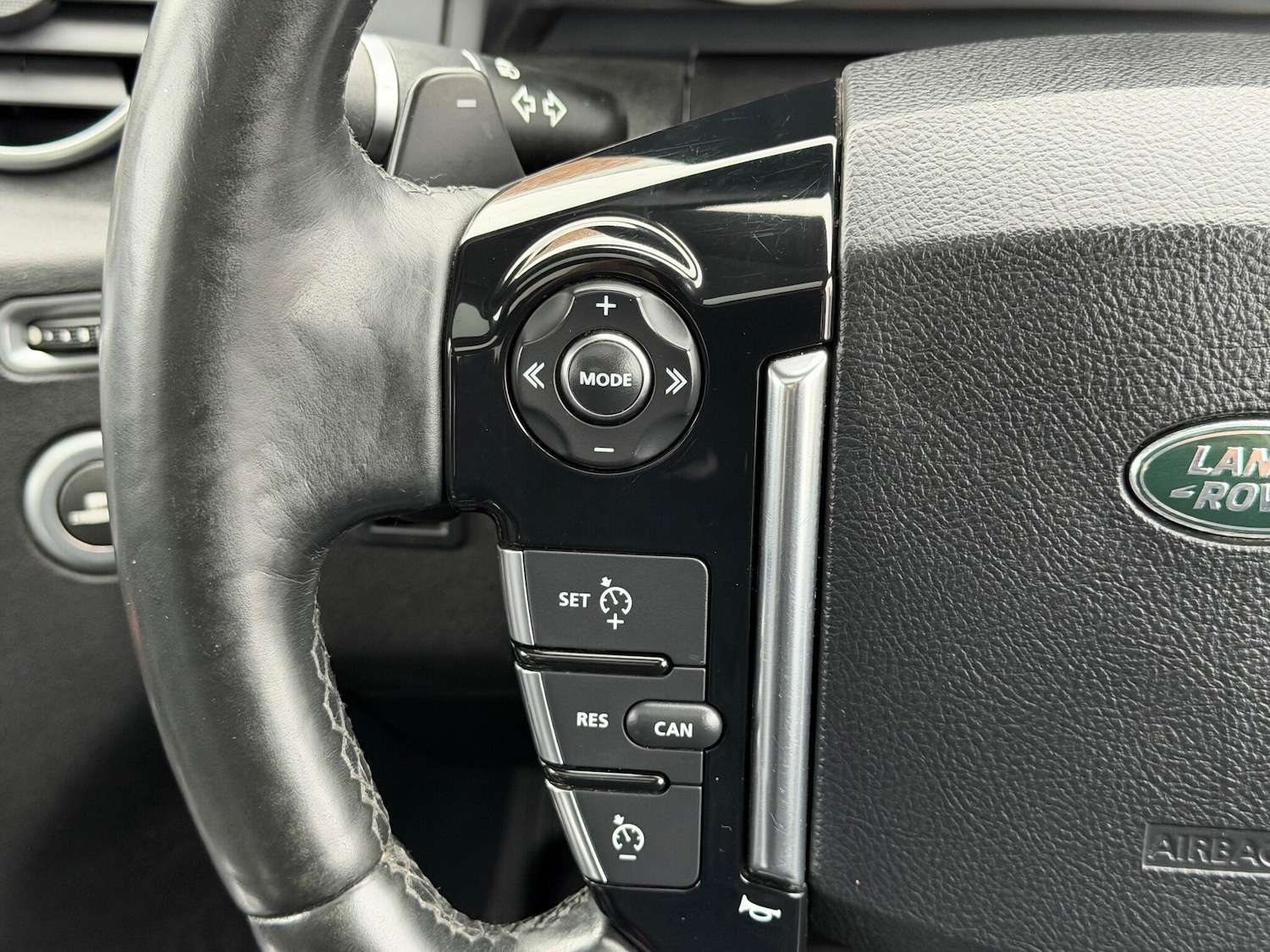 Used Land Rover Discovery 4 2015 for sale - 76781403: Photo 29