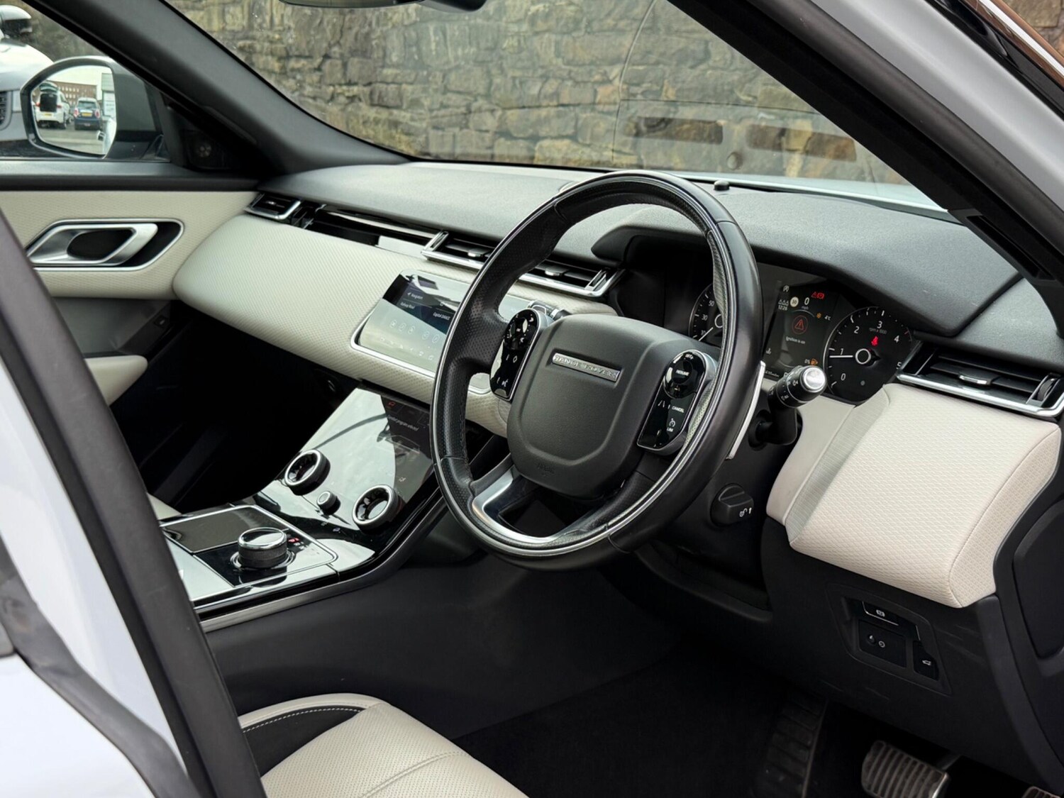 Used Land Rover Range Rover Velar 2018 for sale - 77306350: Photo 12