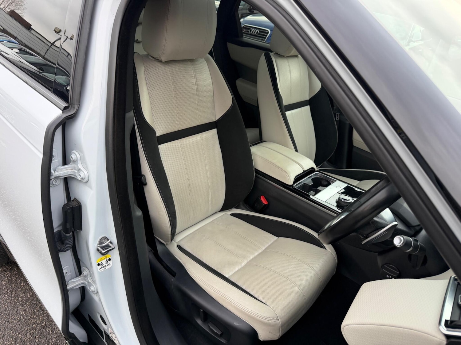 Used Land Rover Range Rover Velar 2018 for sale - 77306350: Photo 17