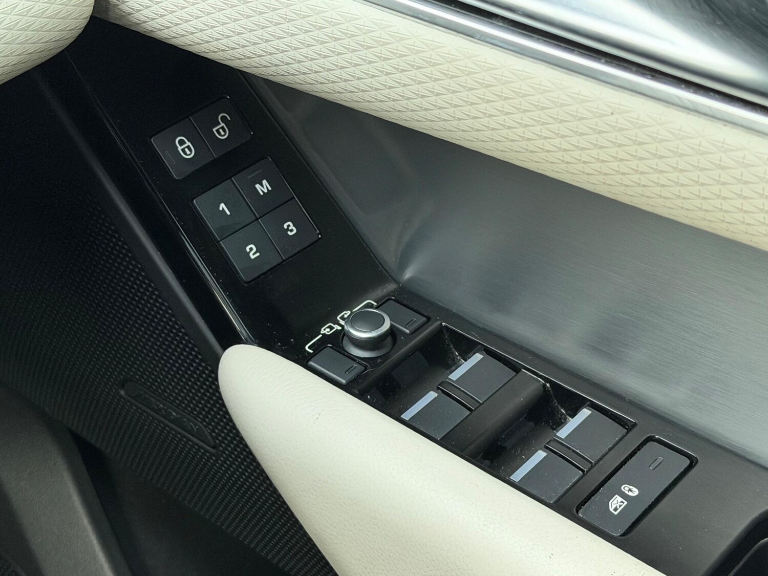 Used Land Rover Range Rover Velar 2018 for sale - 77306350: Photo 49