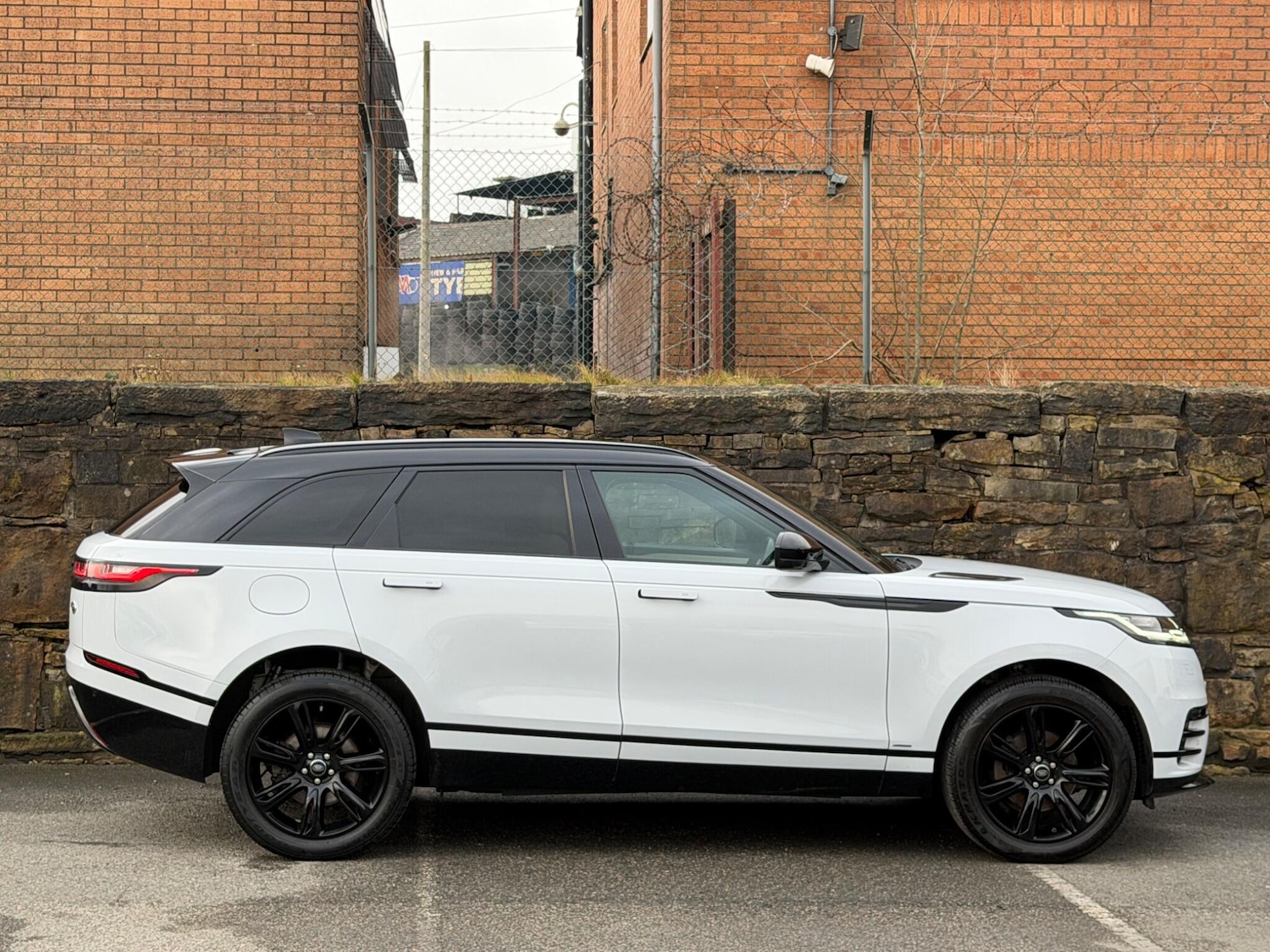 Used Land Rover Range Rover Velar 2018 for sale - 77306350: Photo 8
