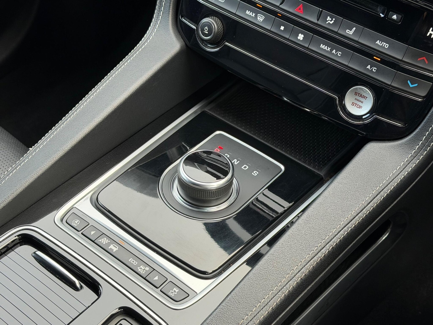 Used Jaguar F-Pace 2017 for sale - 77254967: Photo 39