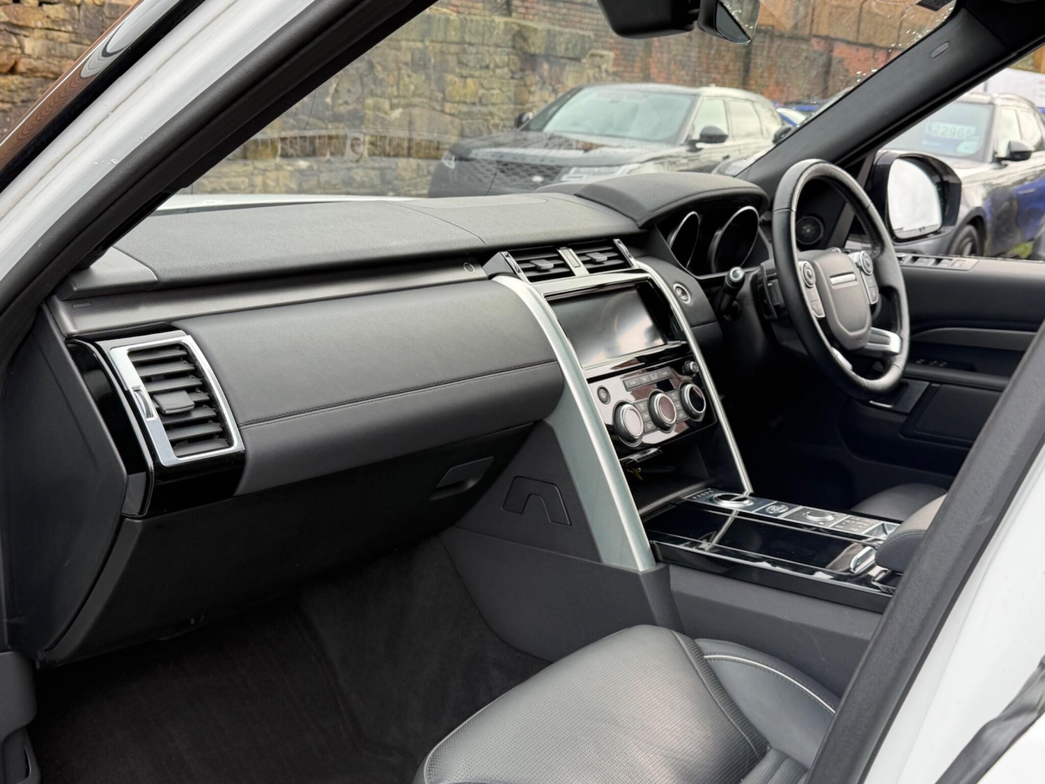 Used Land Rover Discovery 2017 for sale - 77469230: Photo 15