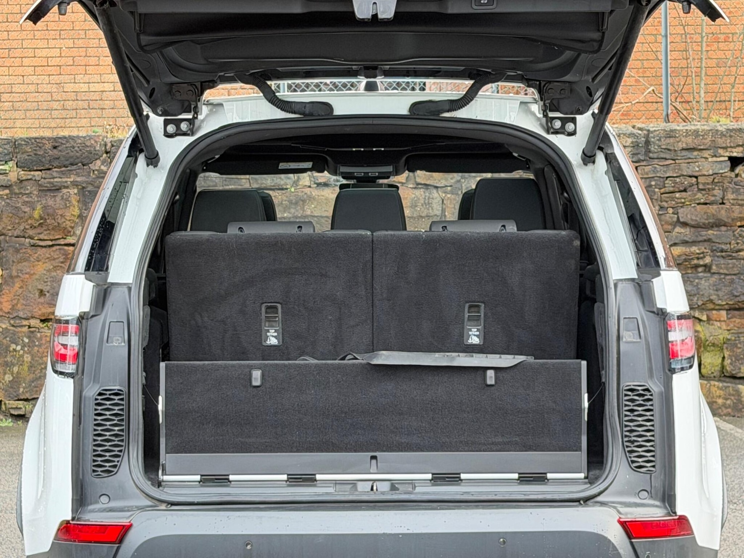 Used Land Rover Discovery 2017 for sale - 77469230: Photo 24