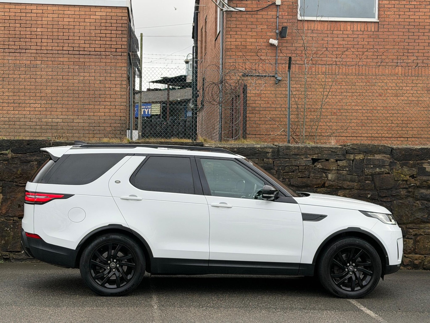 Used Land Rover Discovery 2017 for sale - 77469230: Photo 8