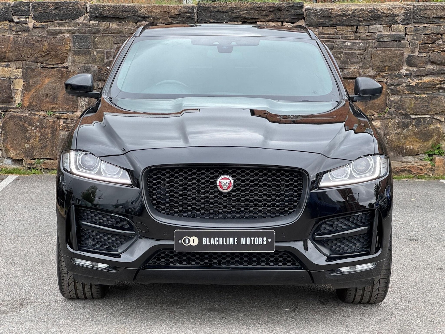 Used Jaguar F-Pace 2017 for sale - 76161093: Photo 2