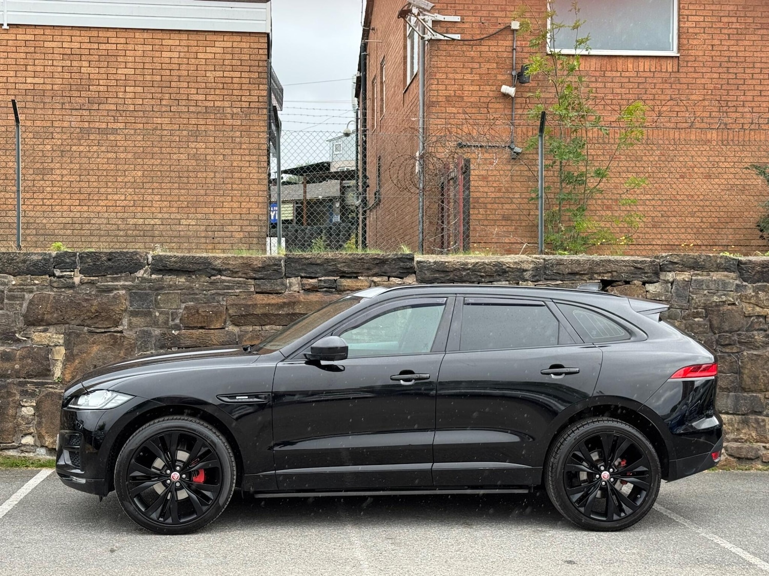 Used Jaguar F-Pace 2017 for sale - 76161093: Photo 4