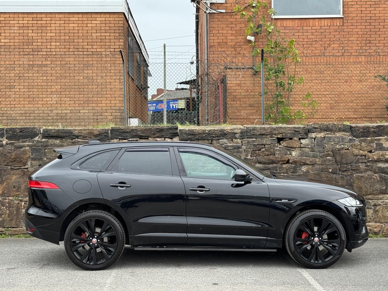 Used Jaguar F-Pace 2017 for sale - 76161093: Photo 8