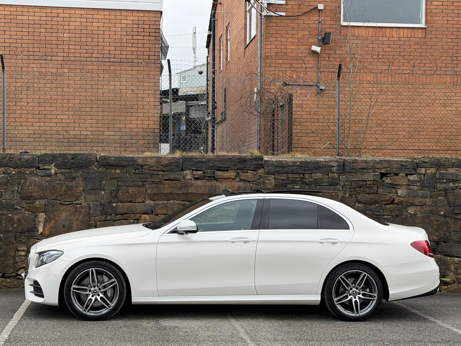 Used Mercedes-Benz E Class 2017 for sale - 77637848: Photo 4