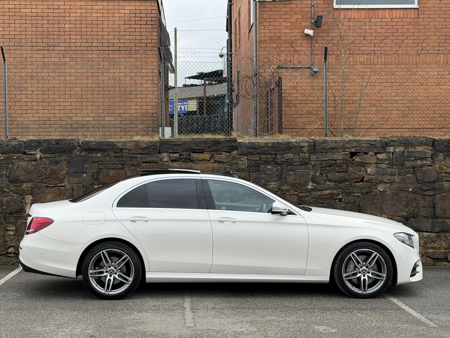 Used Mercedes-Benz E Class 2017 for sale - 77637848: Photo 8