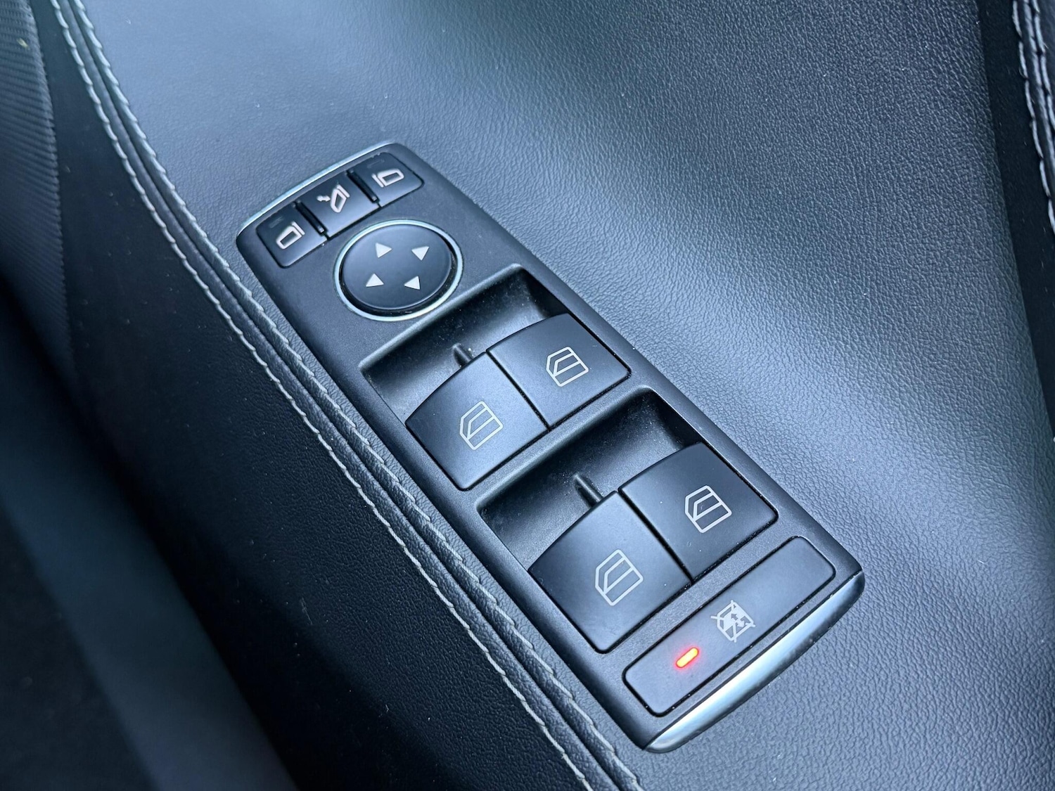 Used Tesla Model S 2015 for sale - 76913261: Photo 41