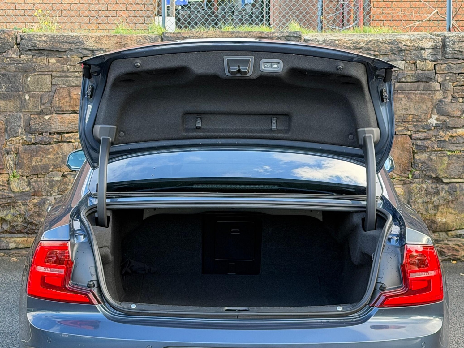 Used Volvo S90 2018 for sale - 76432695: Photo 23