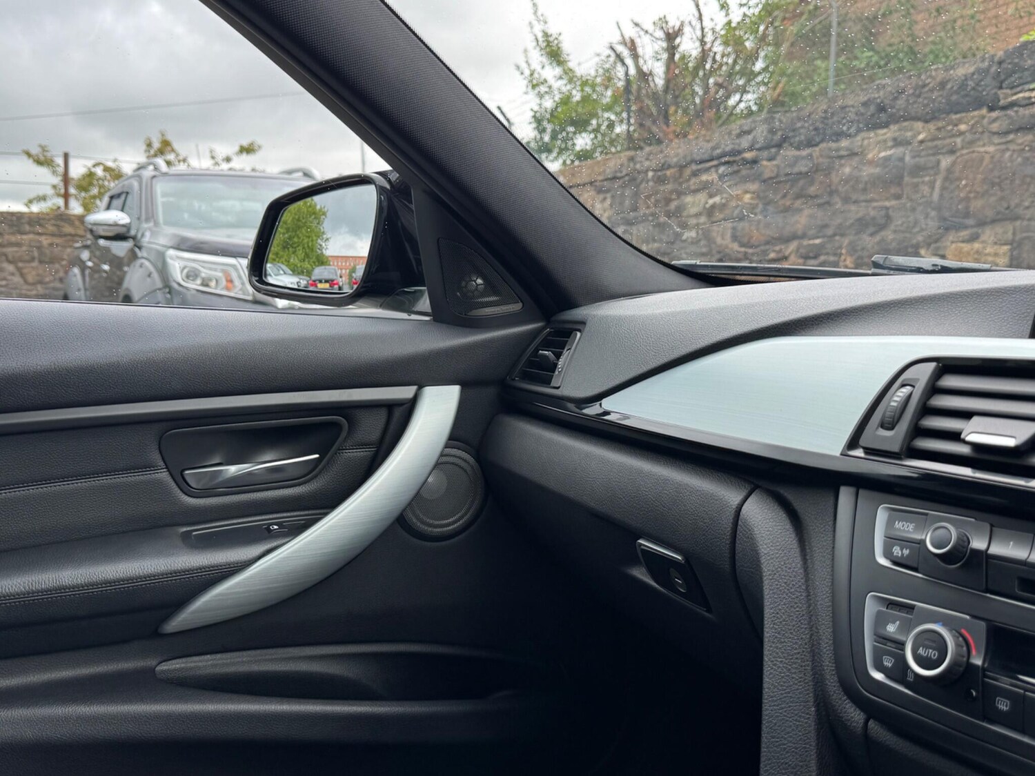 Used BMW 3 Series 2014 for sale - 76160996: Photo 54